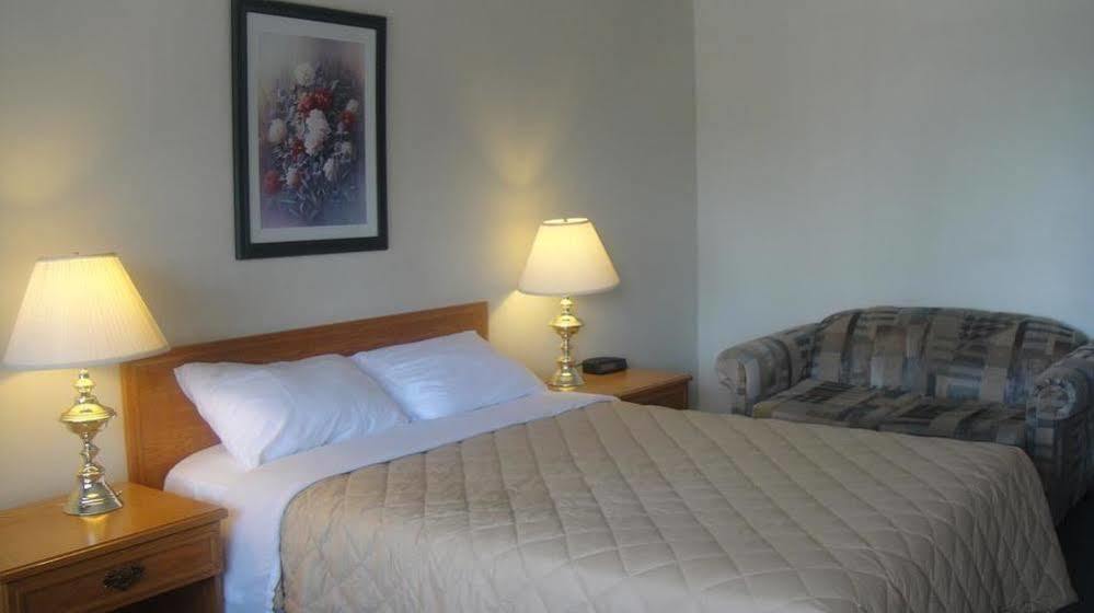 7 Days Inn Niagara Falls Ниагарски водопад Екстериор снимка