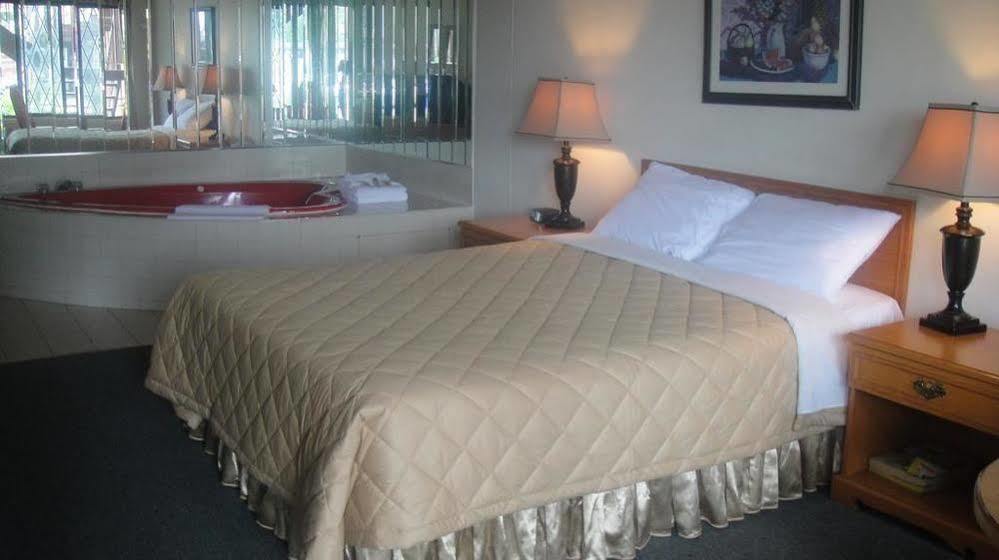 7 Days Inn Niagara Falls Ниагарски водопад Екстериор снимка